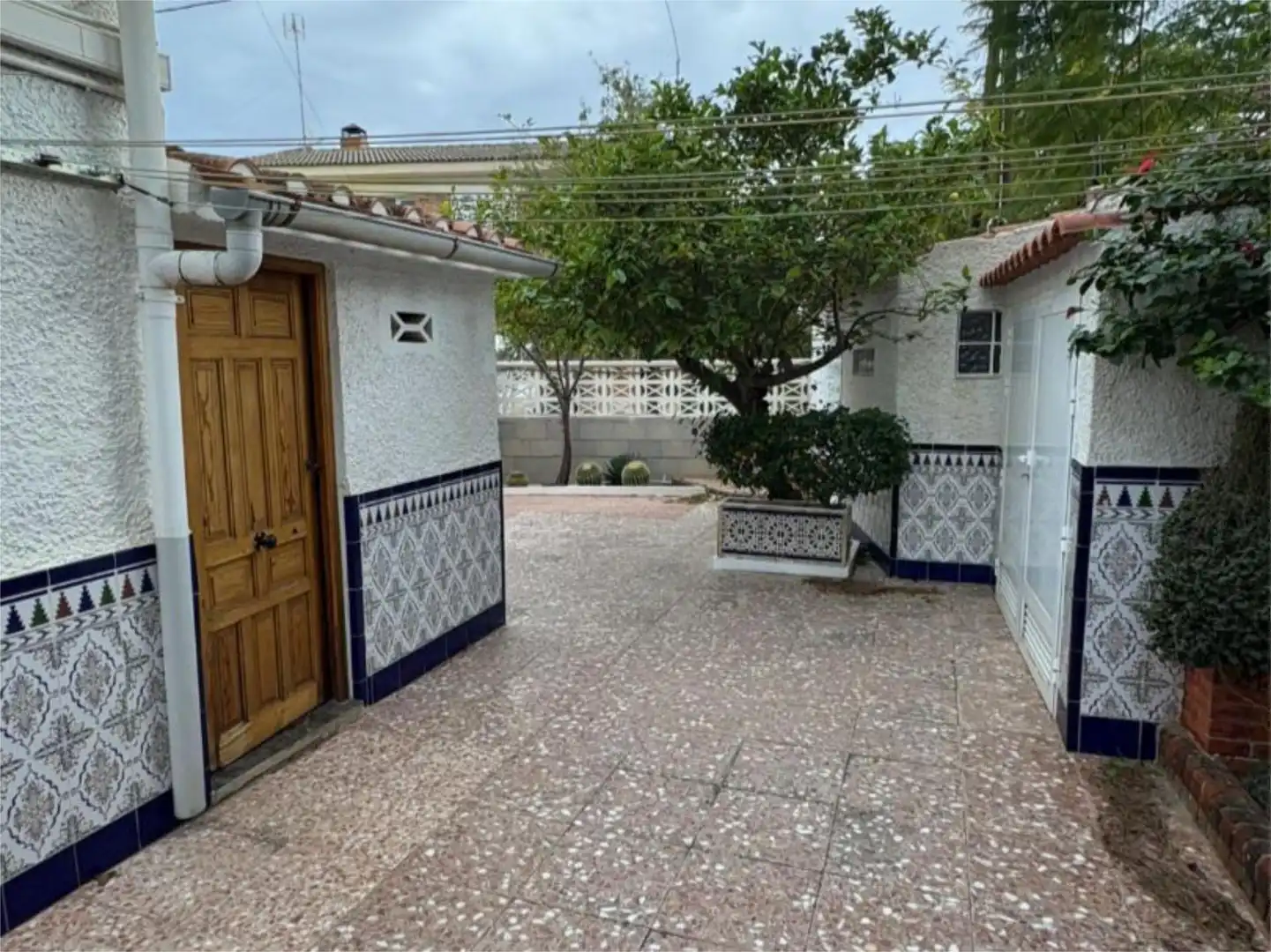 Houses for sale in Carrer de Sorita, 4, Pueblo Español - Coveta Fumá Exterior view of Houses for sale in El Campello with Air Conditioner, Heating and Private garden