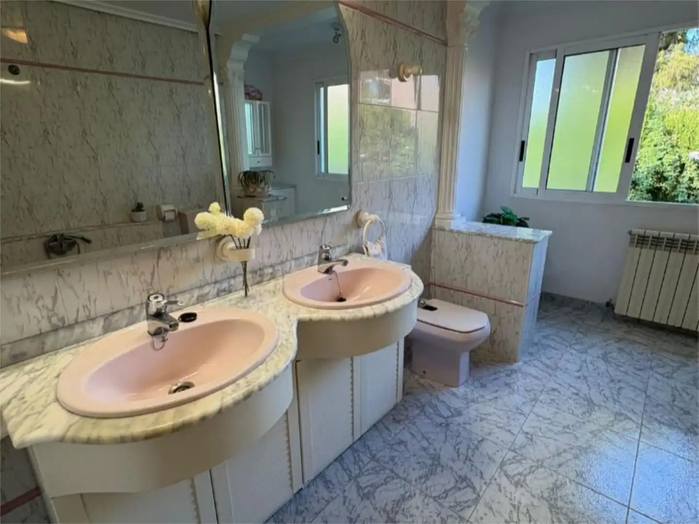 Houses for sale in Carrer de Sorita, 4, Pueblo Español - Coveta Fumá Bathroom of Houses for sale in El Campello with Air Conditioner, Heating and Private garden