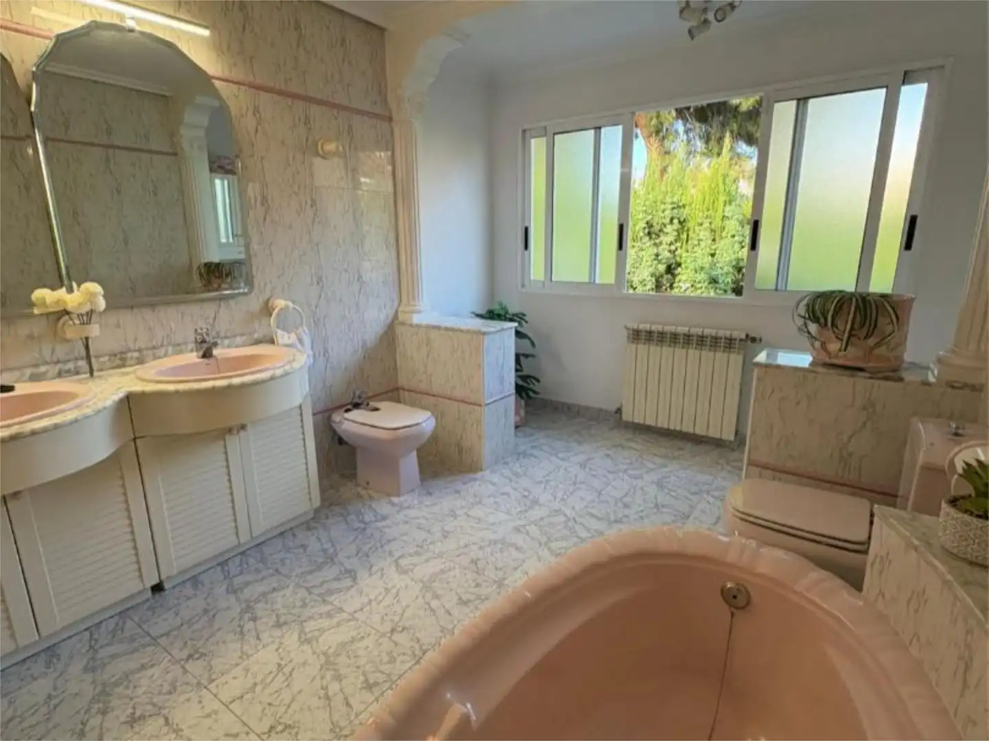 Houses for sale in Carrer de Sorita, 4, Pueblo Español - Coveta Fumá Bathroom of Houses for sale in El Campello with Air Conditioner, Heating and Private garden