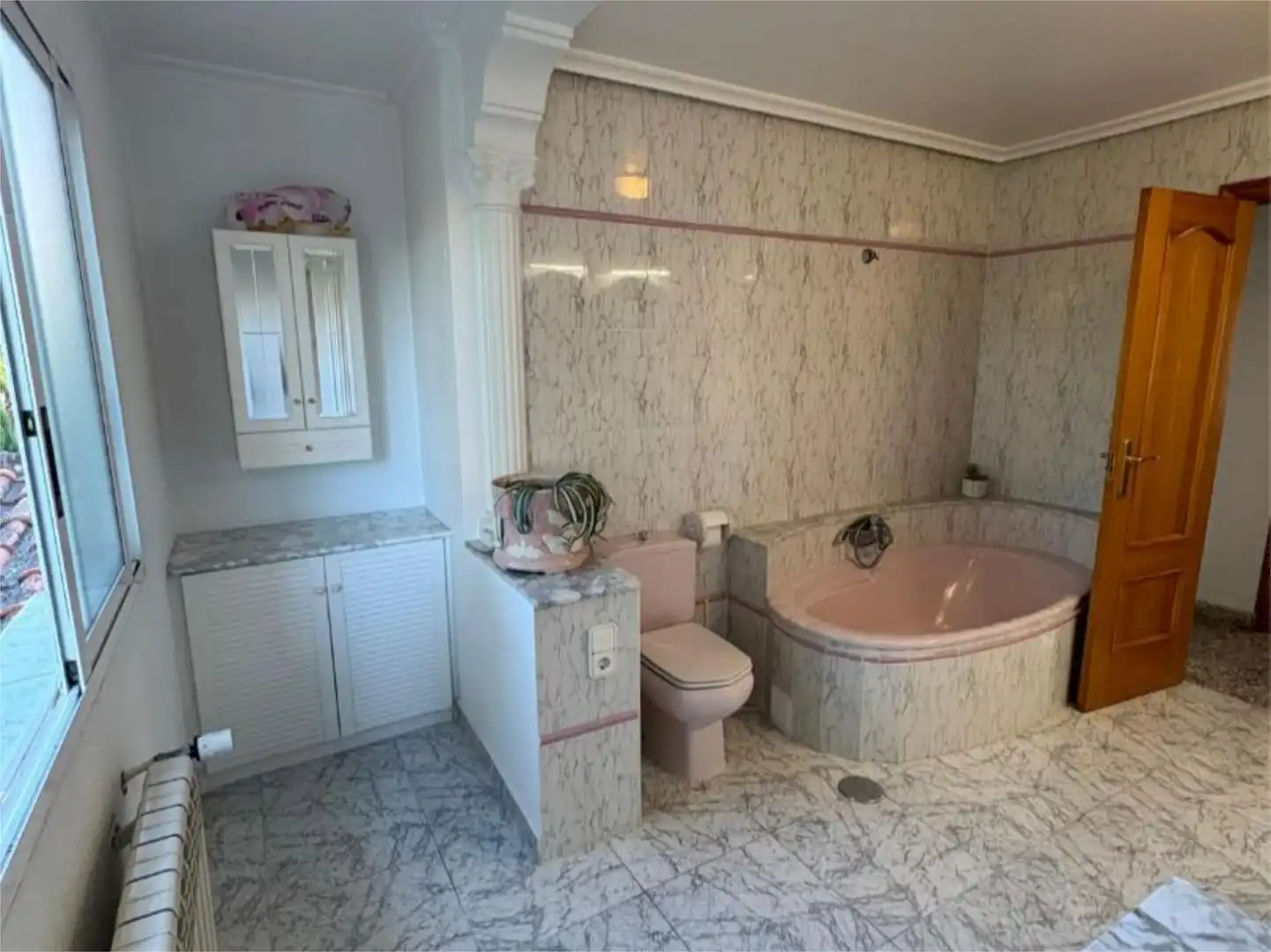 Houses for sale in Carrer de Sorita, 4, Pueblo Español - Coveta Fumá Bathroom of Houses for sale in El Campello with Air Conditioner, Heating and Private garden