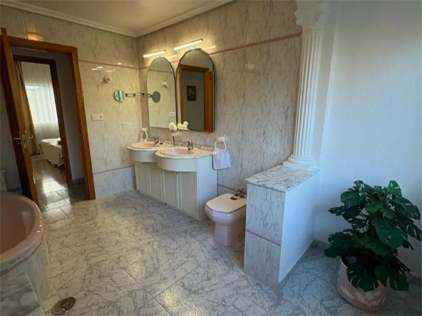 Houses for sale in Carrer de Sorita, 4, Pueblo Español - Coveta Fumá Bathroom of Houses for sale in El Campello with Air Conditioner, Heating and Private garden