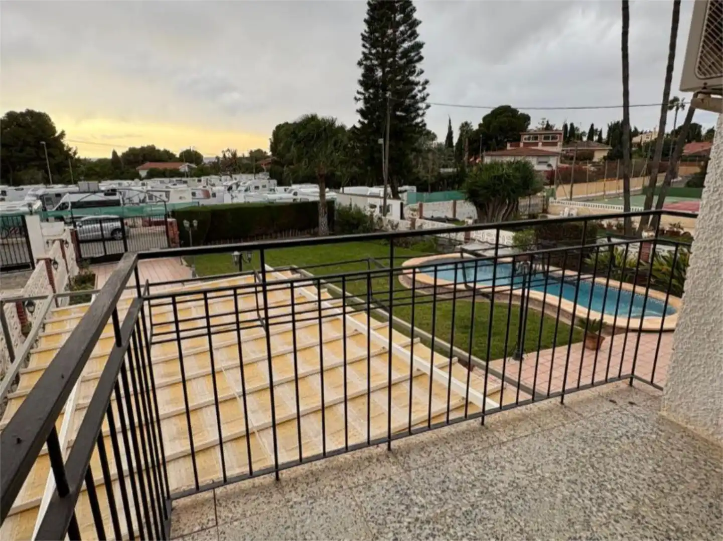 Houses for sale in Carrer de Sorita, 4, Pueblo Español - Coveta Fumá Swimming pool of Houses for sale in El Campello with Air Conditioner, Heating and Private garden