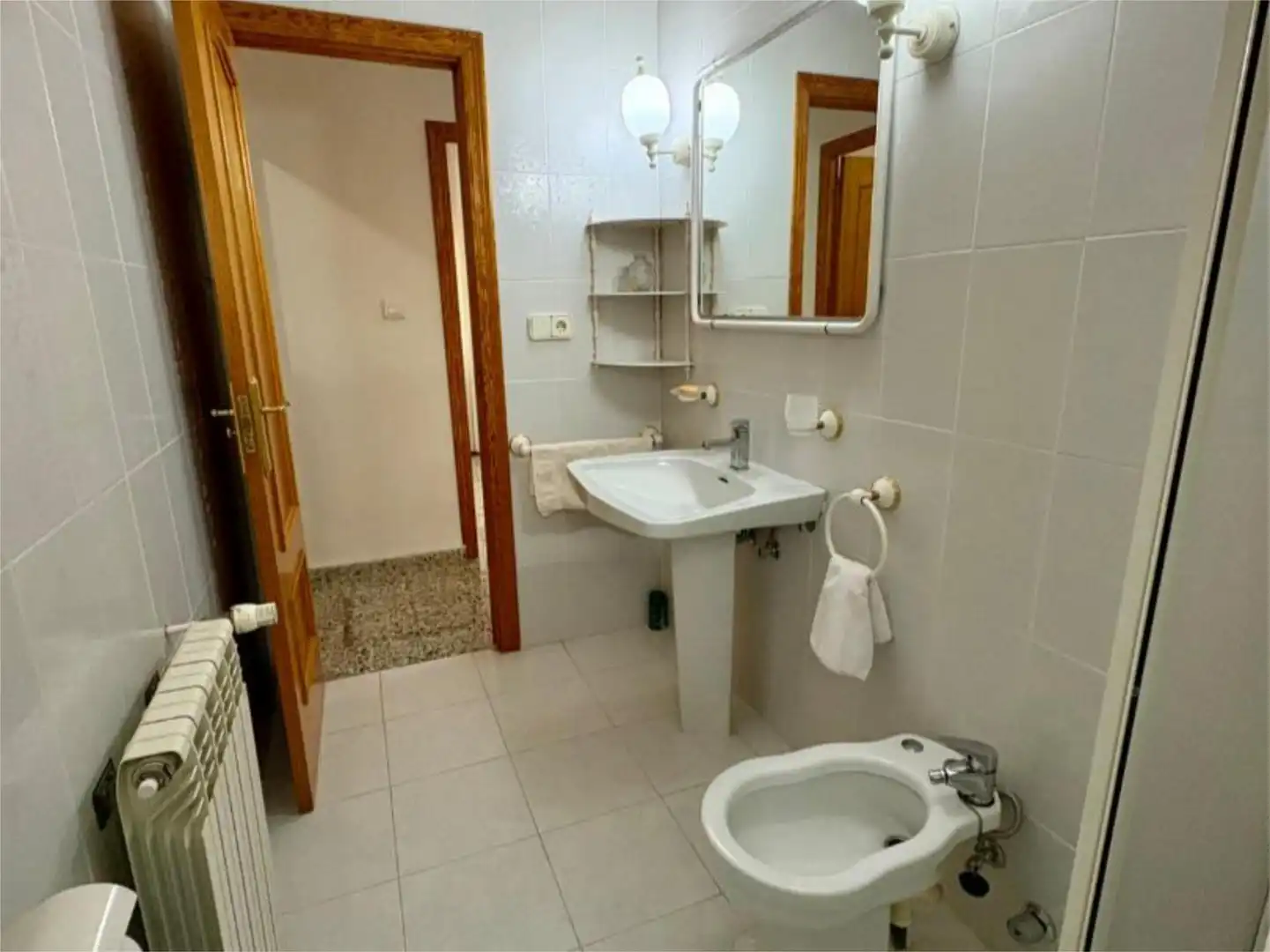 Houses for sale in Carrer de Sorita, 4, Pueblo Español - Coveta Fumá Bathroom of Houses for sale in El Campello with Air Conditioner, Heating and Private garden
