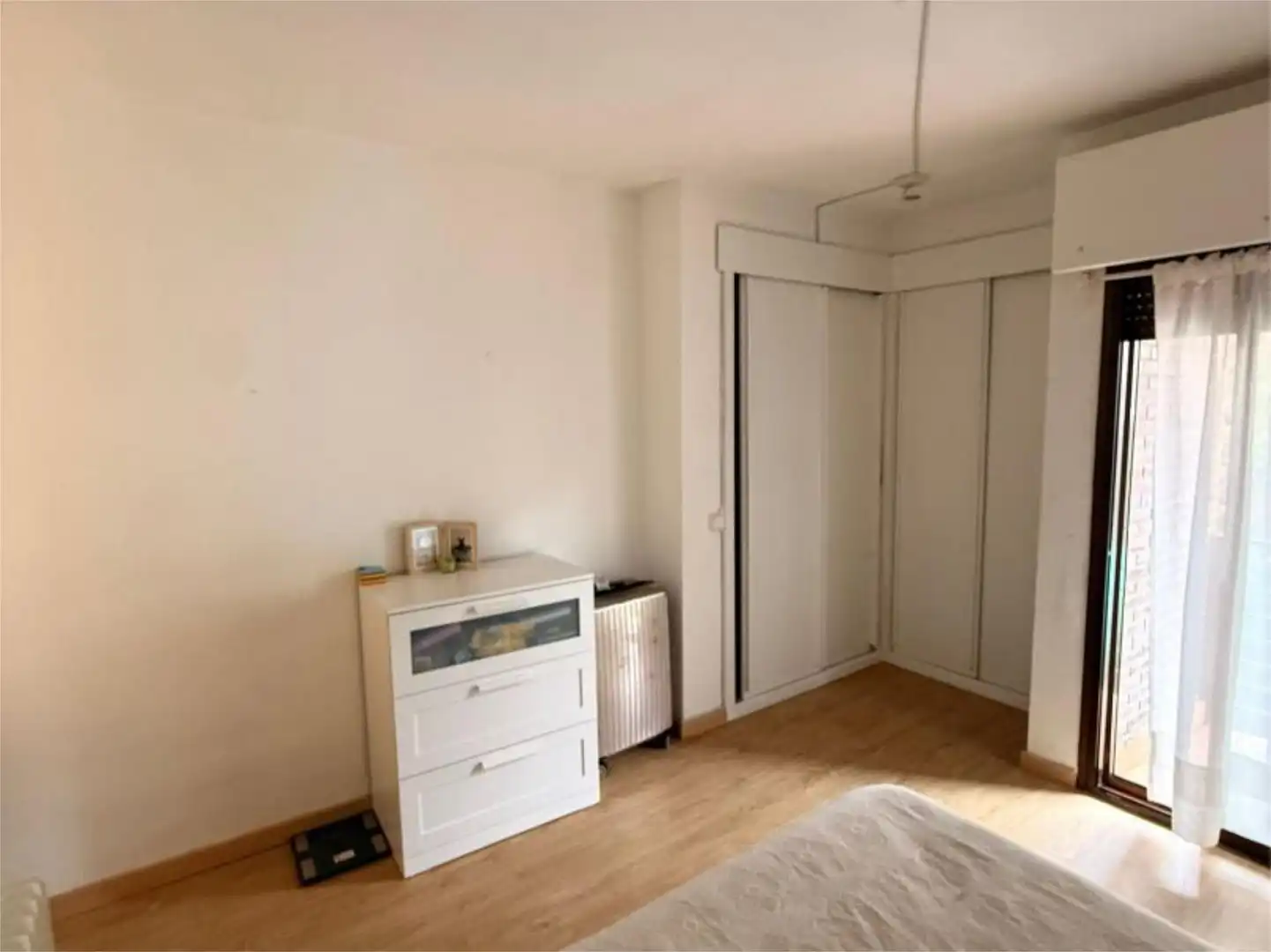 Room in Calle Comunidad de Castilla la Mancha, 24, El Burgo Bedroom of Flat for share in Las Rozas de Madrid with Heating, Parquet flooring and Swimming Pool