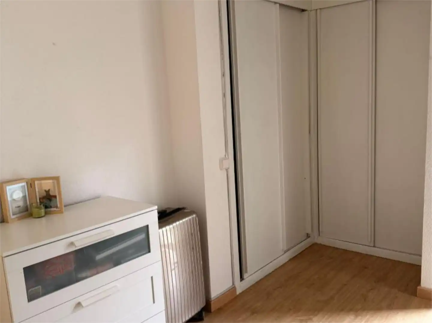 Room in Calle Comunidad de Castilla la Mancha, 24, El Burgo Bedroom of Flat for share in Las Rozas de Madrid with Heating, Parquet flooring and Swimming Pool