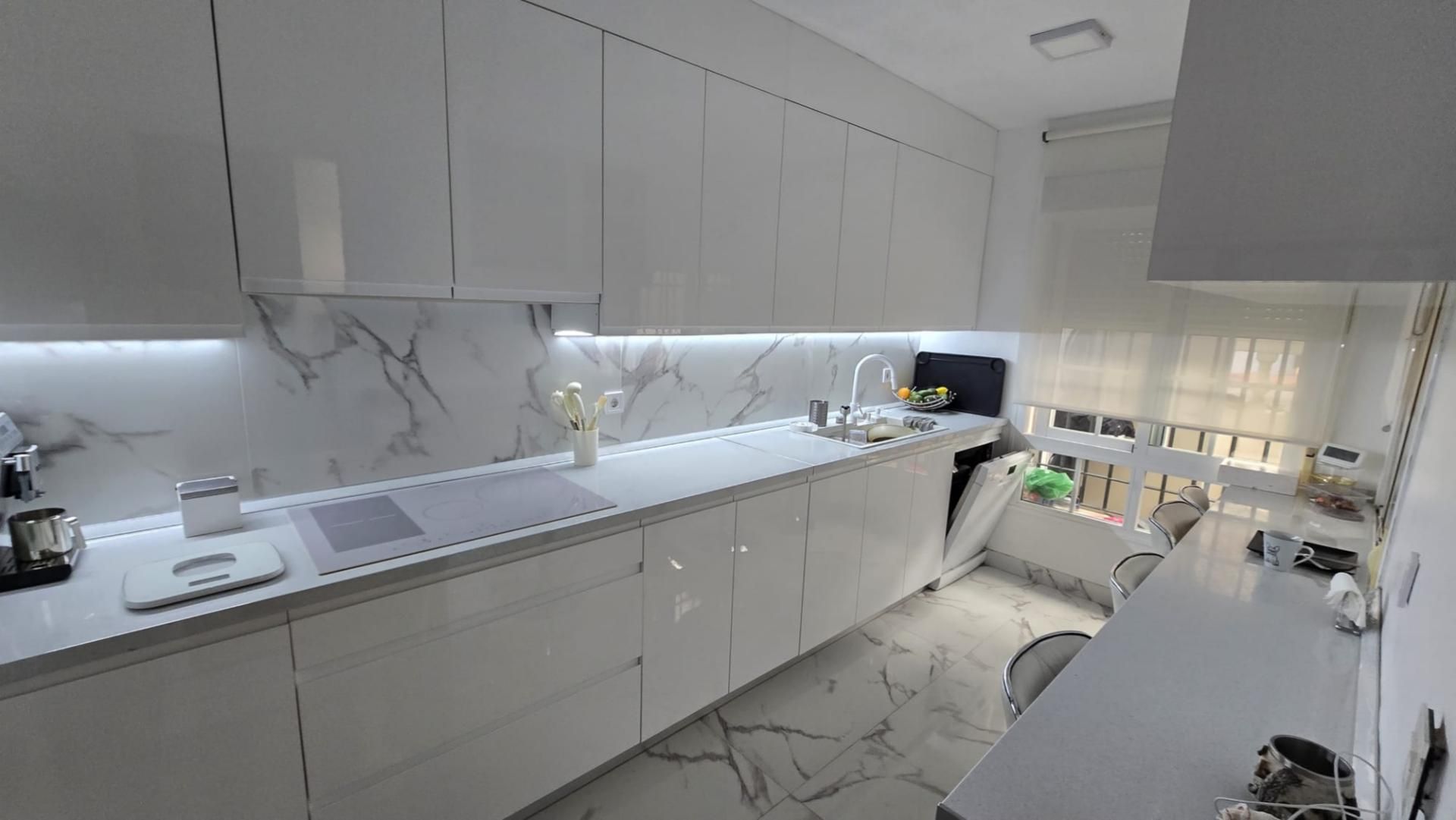 Casa adosada en venda a Calle Casiopea, 1, Torremuelle Cuina de Casa adosada en venda en Benalmádena amb Terrassa, Piscina i Balcó