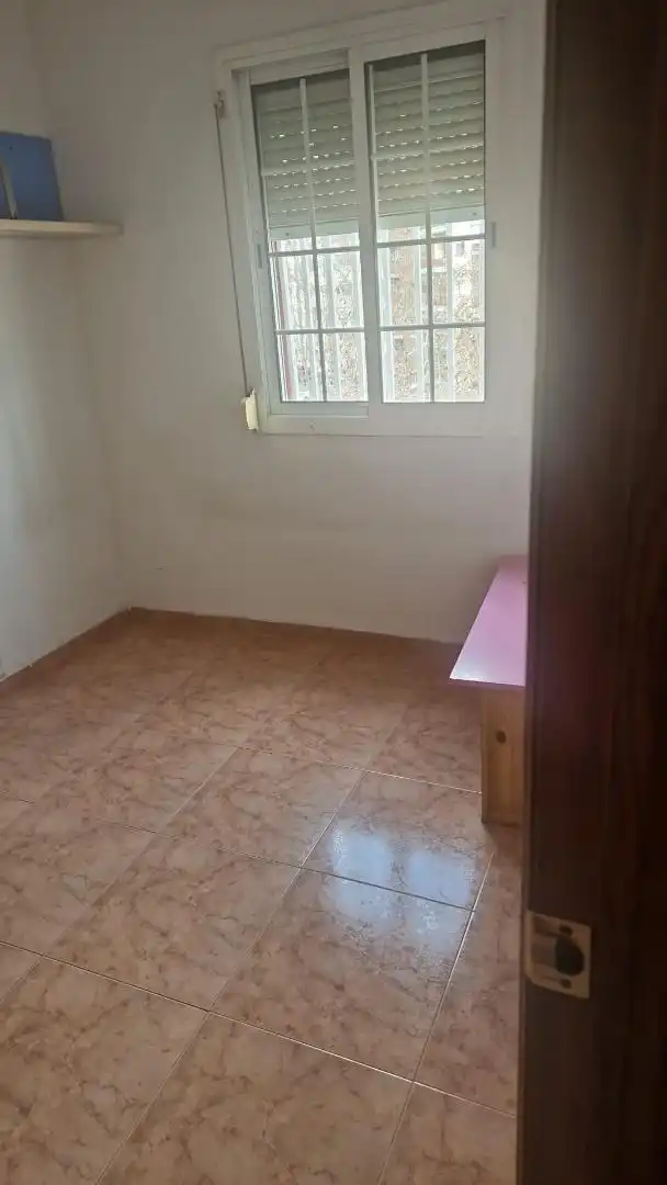 Room in Avinguda d'Alfons XIII, 387, Sant Roc Bedroom of Flat for share in Badalona with Video intercom