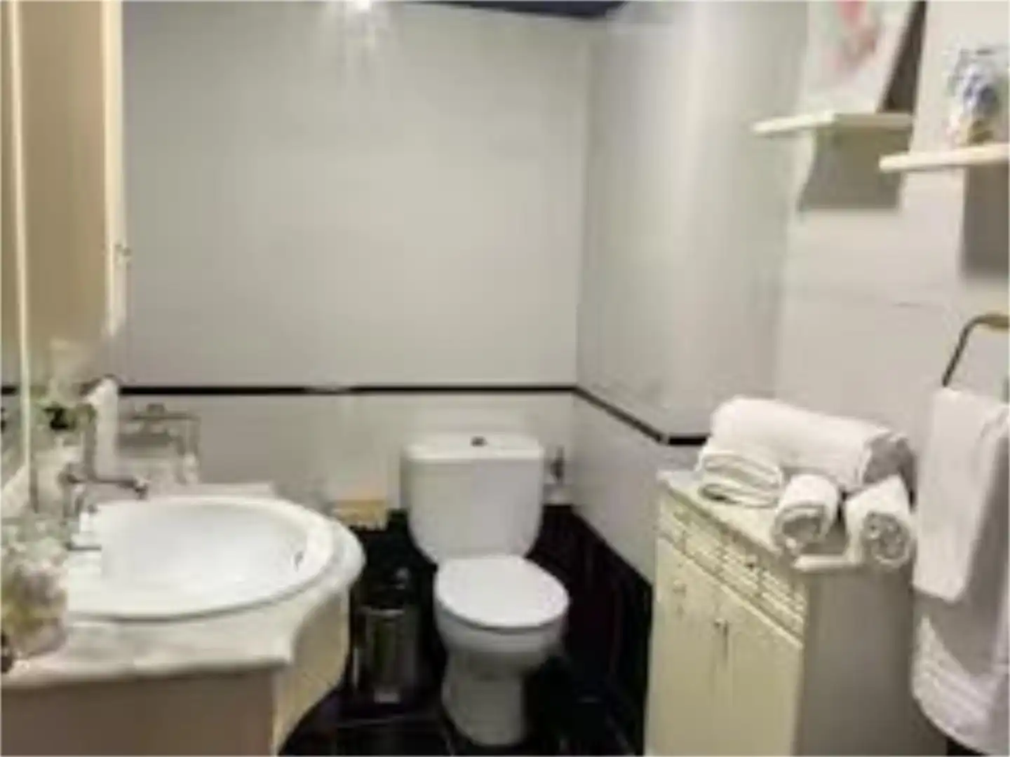 Flat for rent in Calle Ramón Menéndez Pidal, 2, Parres Bathroom of Flat for rent in Parres with Heating, Parquet flooring and Furnished