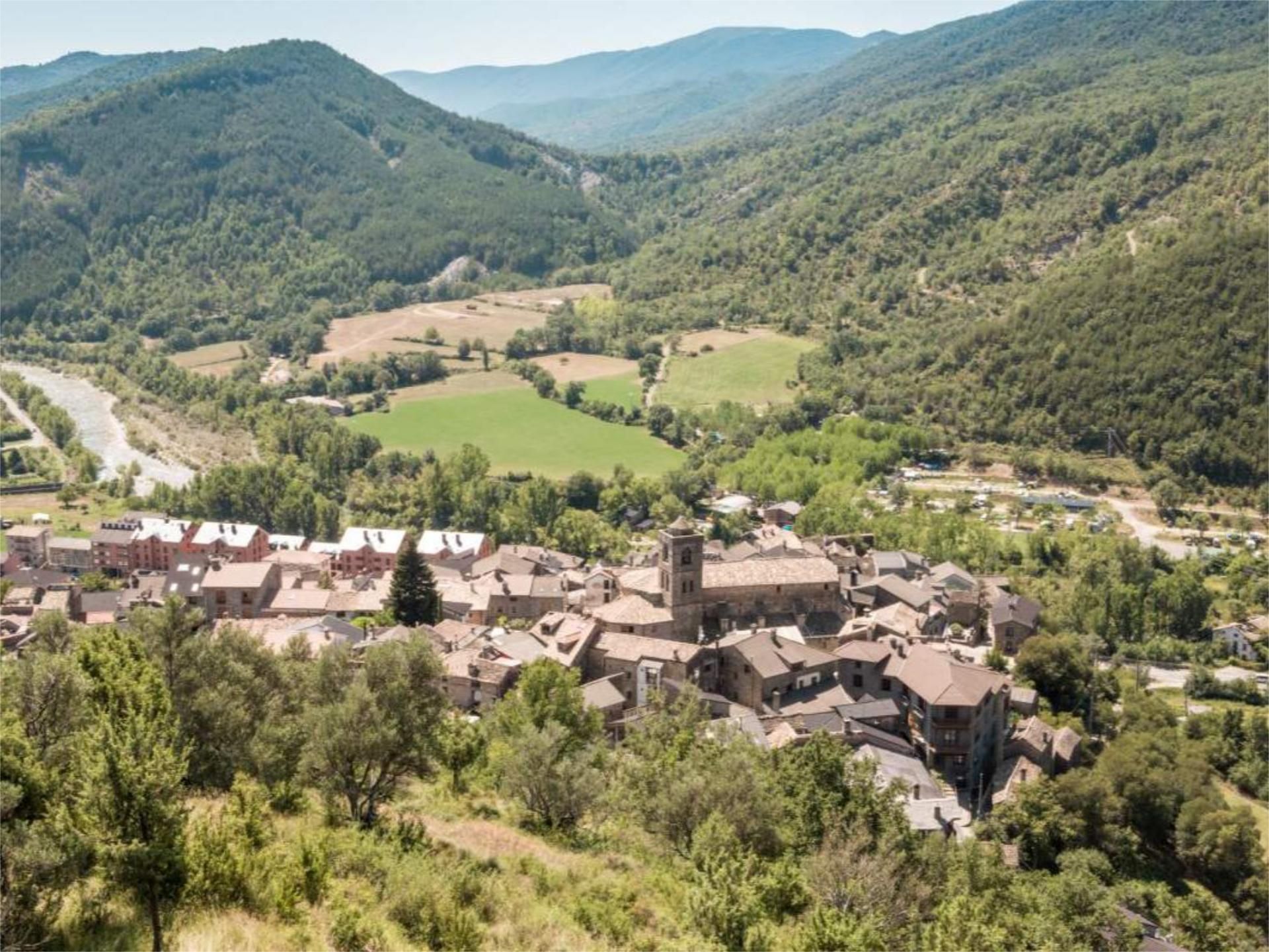 Vista exterior de Pis per a compartir en Boltaña amb Terrassa i Balcó