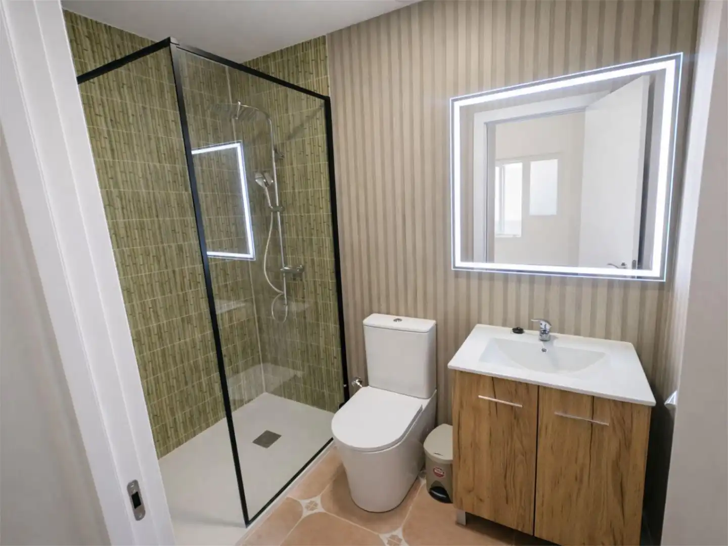 Room in Carrer del Pare Rico, 12, La Petxina Bathroom of Flat for share in Valencia with Air Conditioner, Terrace and Furnished
