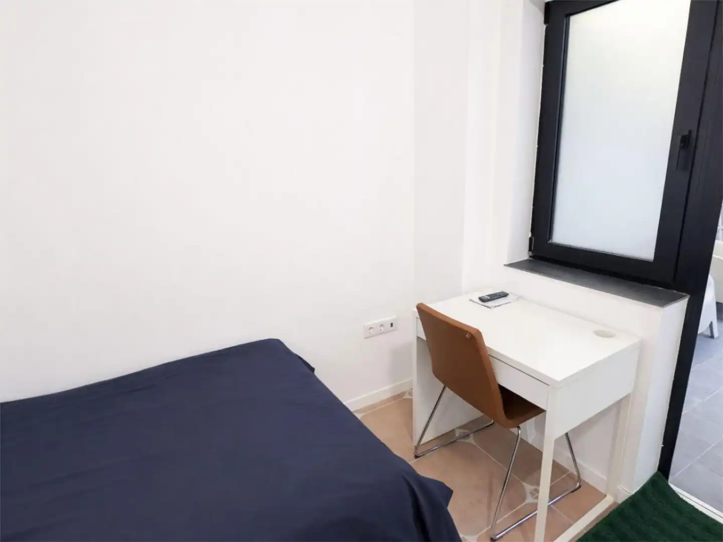 Room in Carrer del Pare Rico, 12, La Petxina Bedroom of Flat for share in Valencia with Air Conditioner, Terrace and Furnished