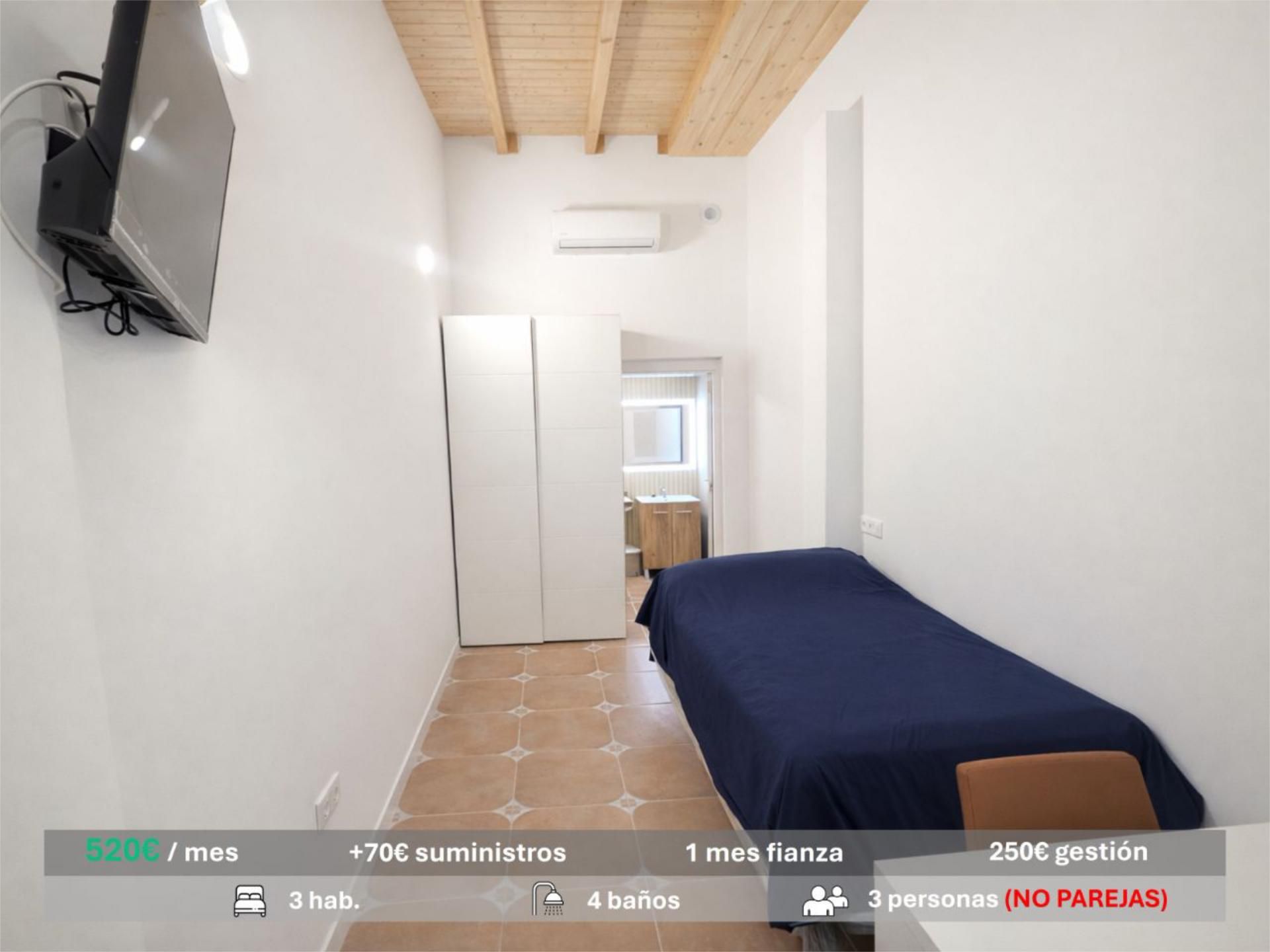 Bedroom of Flat for share in  Valencia Capital  with Air Conditioner, Terrace and Furnished