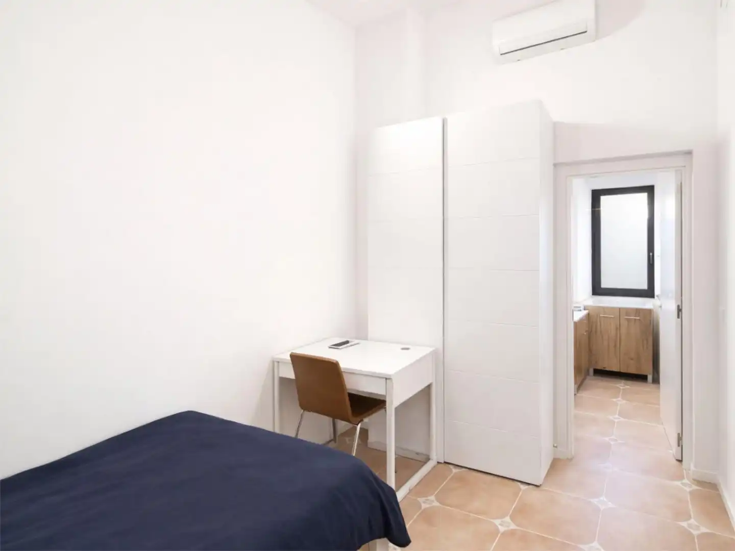 Room in Carrer del Pare Rico, 12, La Petxina Bedroom of Flat for share in Valencia with Air Conditioner, Terrace and Furnished