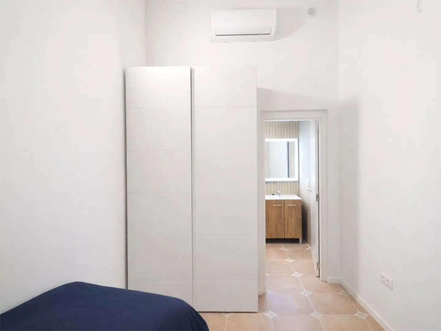 Room in Carrer del Pare Rico, 12, La Petxina Bedroom of Flat for share in Valencia with Air Conditioner, Terrace and Furnished