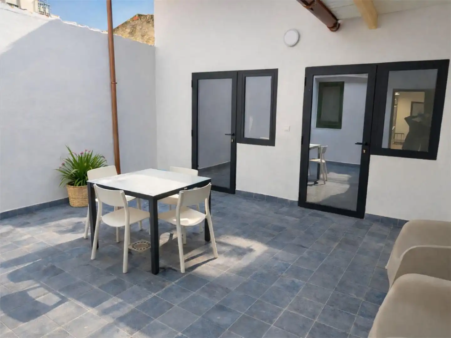 Room in Carrer del Pare Rico, 12, La Petxina Terrace of Flat for share in Valencia with Air Conditioner, Terrace and Furnished