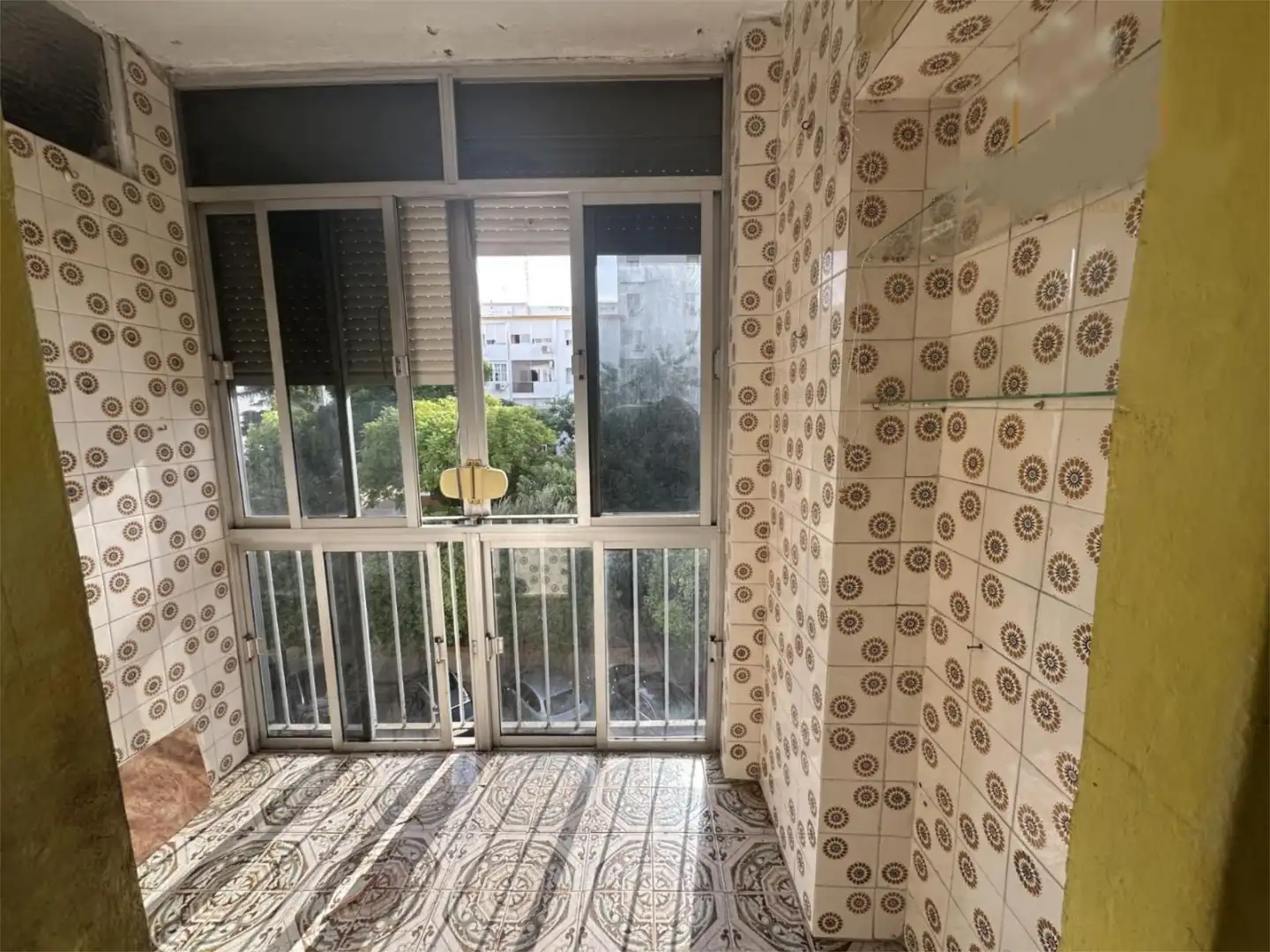 Bedroom of Flat for sale in Sevilla  with Air Conditioner and Balcony