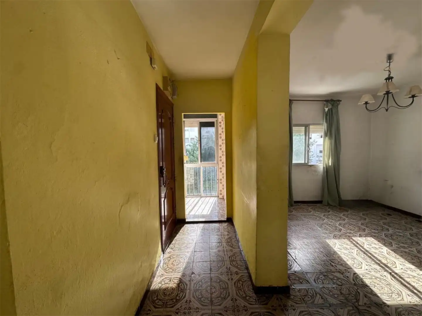Flat for sale in Sevilla  with Air Conditioner and Balcony