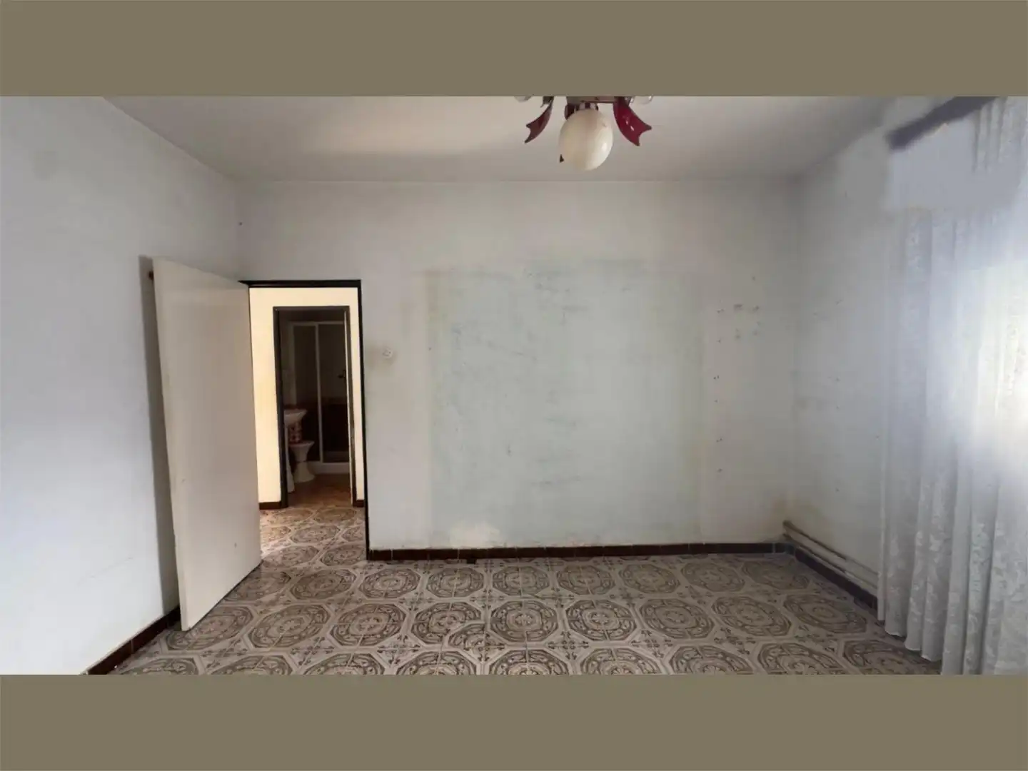 Flat for sale in Sevilla  with Air Conditioner and Balcony