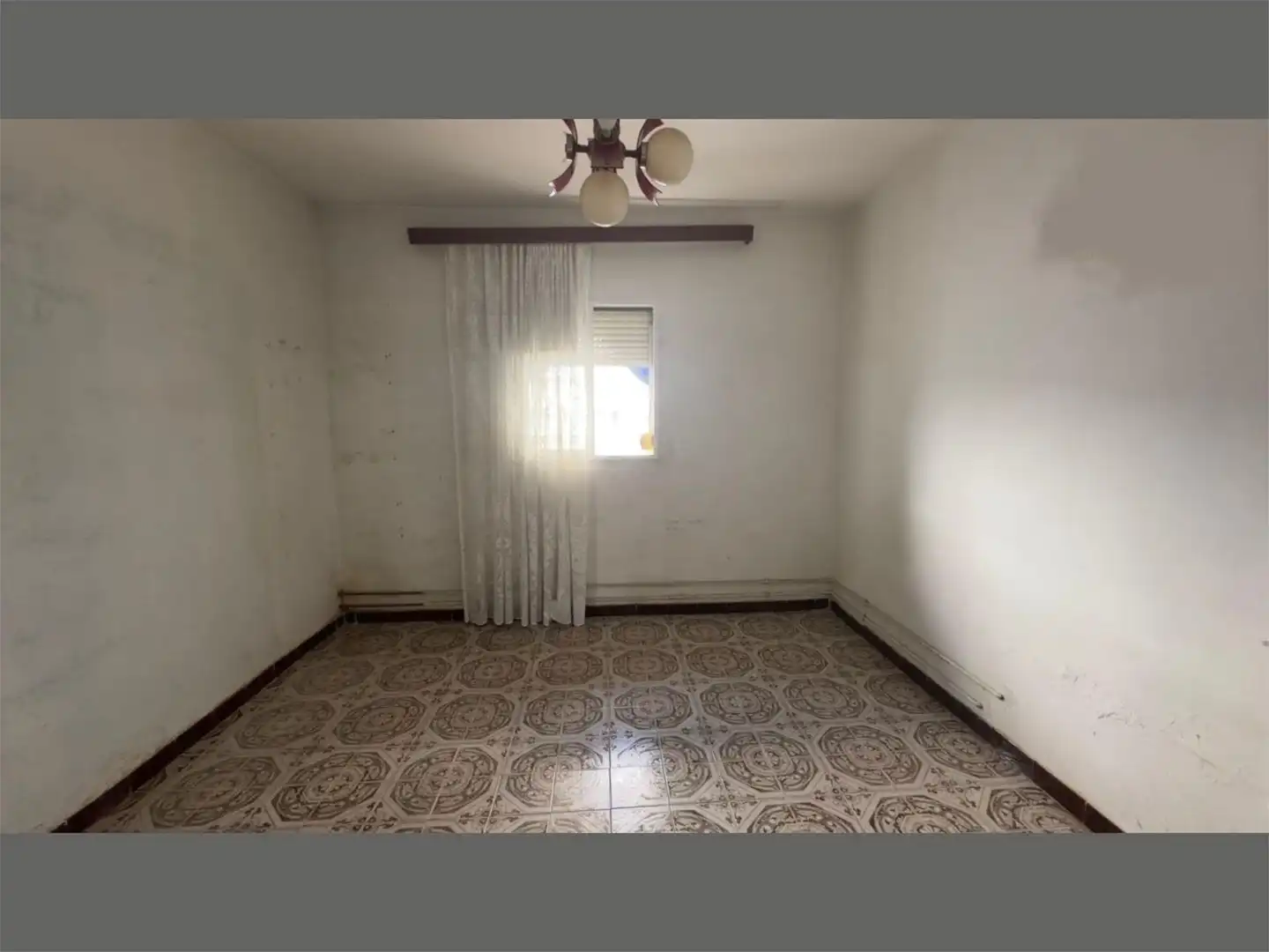 Flat for sale in Sevilla  with Air Conditioner and Balcony