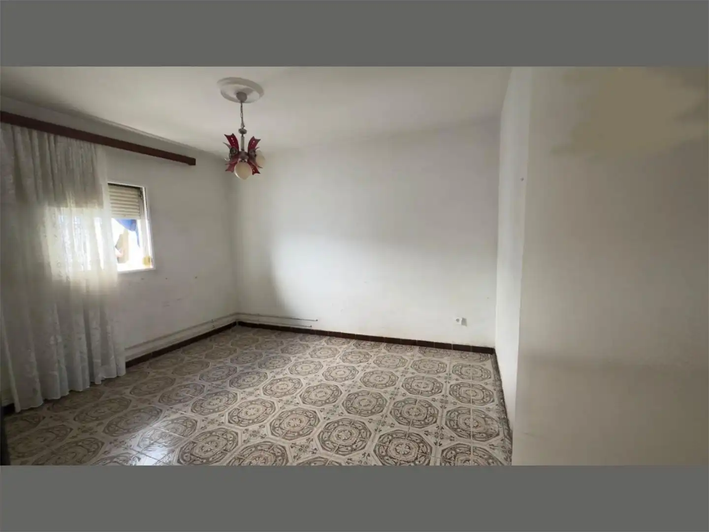 Flat for sale in Sevilla  with Air Conditioner and Balcony