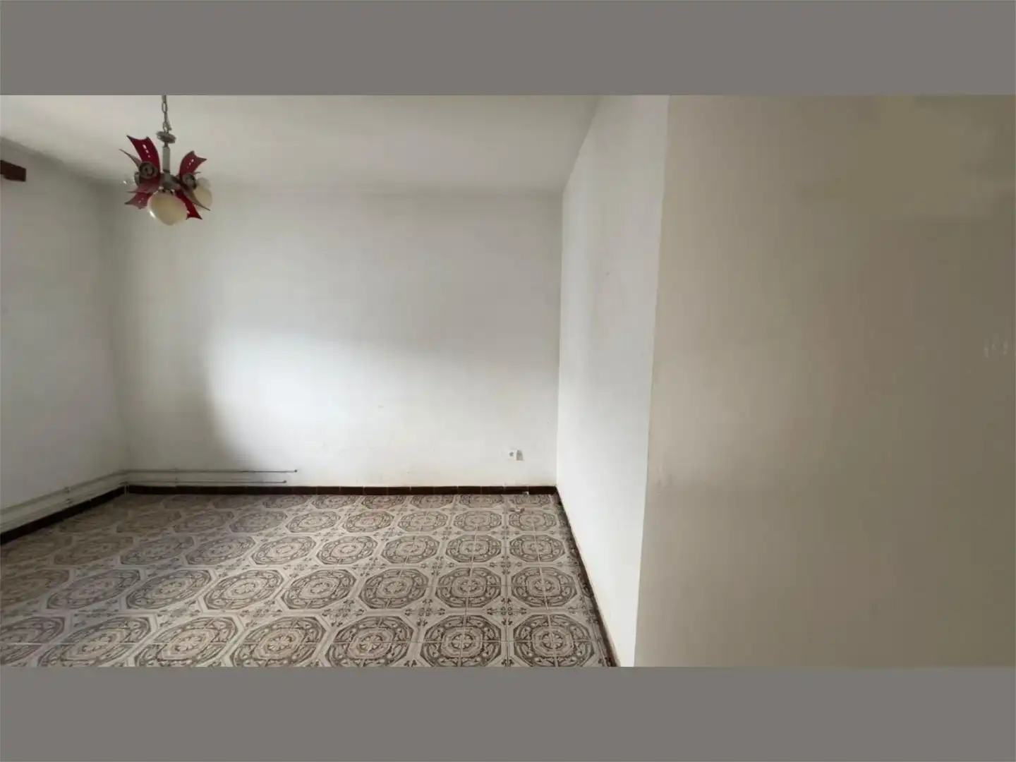 Flat for sale in Sevilla  with Air Conditioner and Balcony