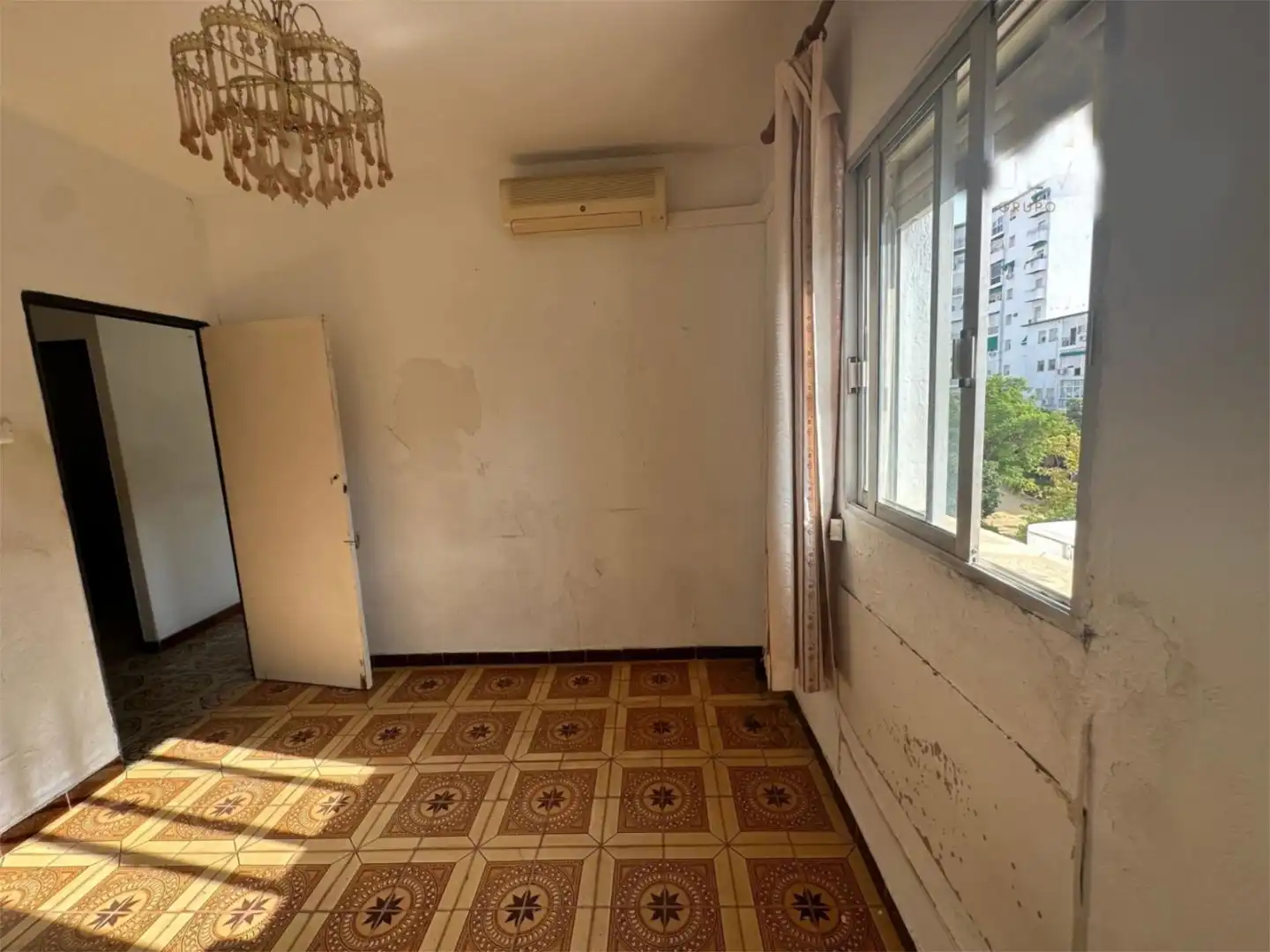 Bedroom of Flat for sale in Sevilla  with Air Conditioner and Balcony
