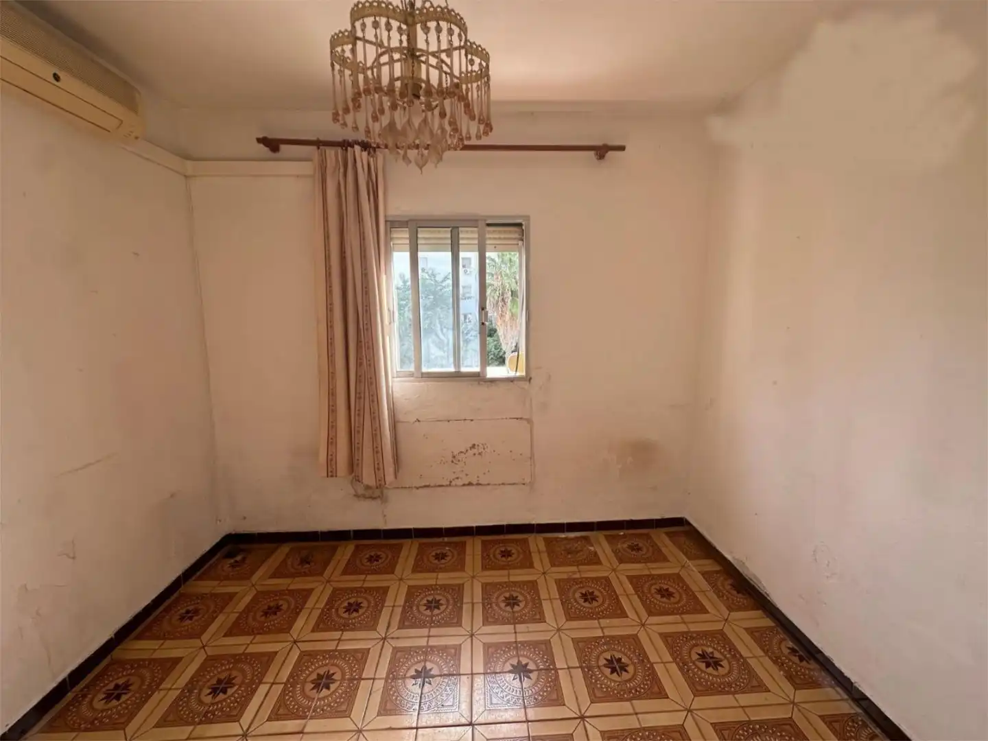 Bedroom of Flat for sale in Sevilla  with Air Conditioner and Balcony