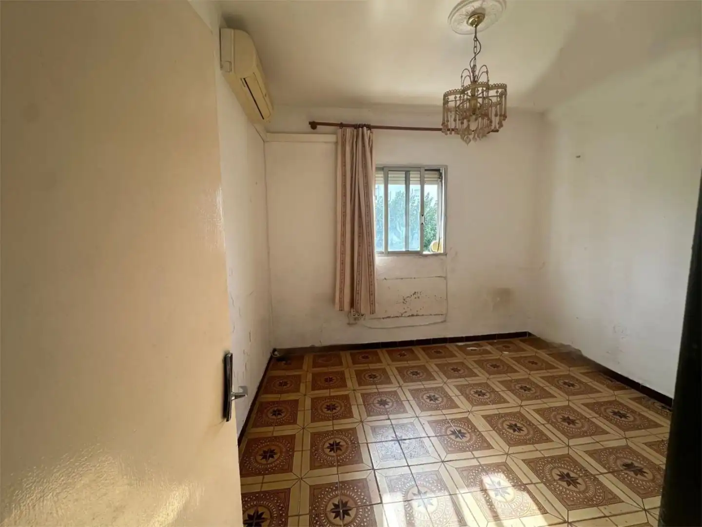 Bedroom of Flat for sale in Sevilla  with Air Conditioner and Balcony