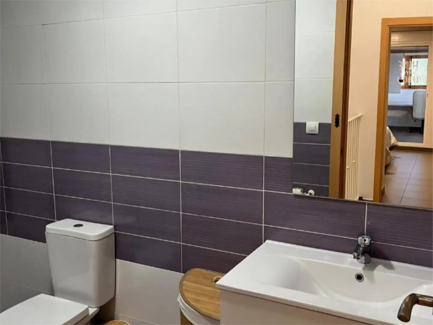Houses for rent in Carrer de la Serra del Teix, 6, La Conarda Bathroom of Houses for rent in La Pobla de Vallbona with Air Conditioner, Heating and Private garden