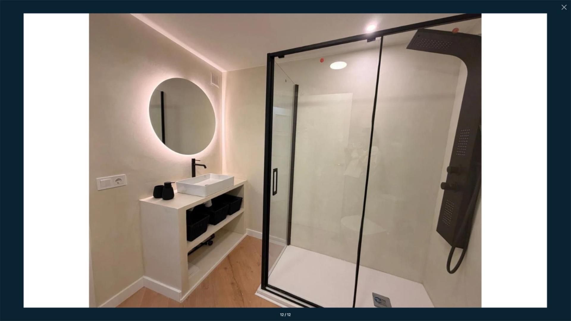 Bathroom of Flat for sale in Girona Capital  with Air Conditioner and Balcony