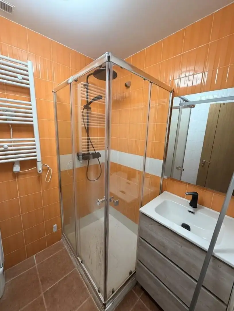 Piso en venta en Calle Zarzuela, 6, Chillarón de Cuenca Baño de Piso en venta en Chillarón de Cuenca con Calefacción, Terraza y Piscina