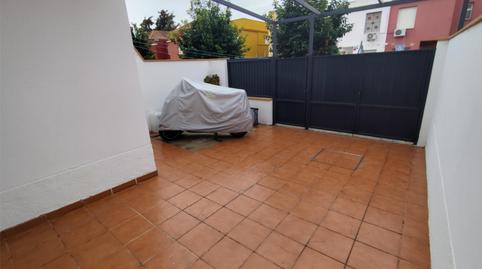 Foto 2 de Casa adosada en venda a Calle Juan Martinez Montañes, 280, Benacazón, Sevilla