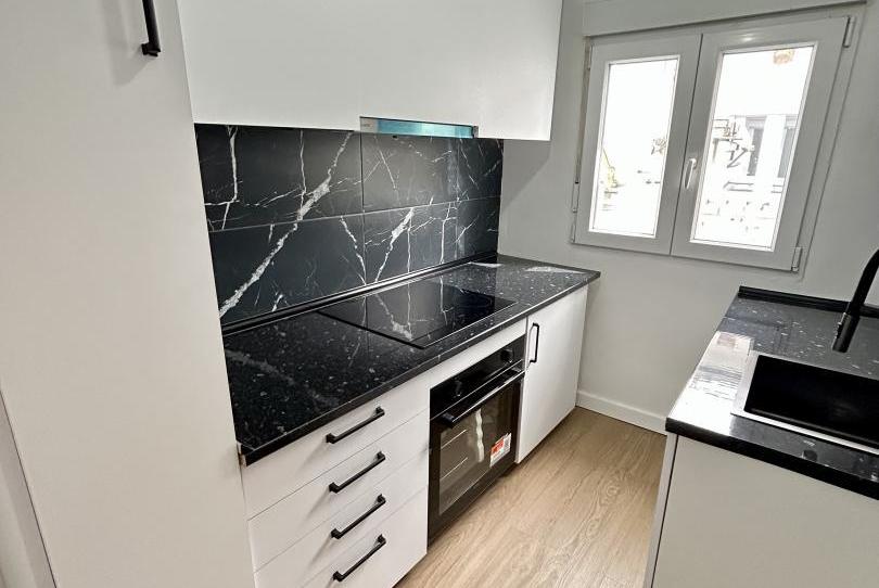 Piso en venta en Calle Vargas Machuca, 1, Reyes Católicos, Alcalá de Henares - imagen 1 Foto 1 de Piso en venta en Calle Vargas Machuca, 1, Reyes Católicos, Alcalá de Henares