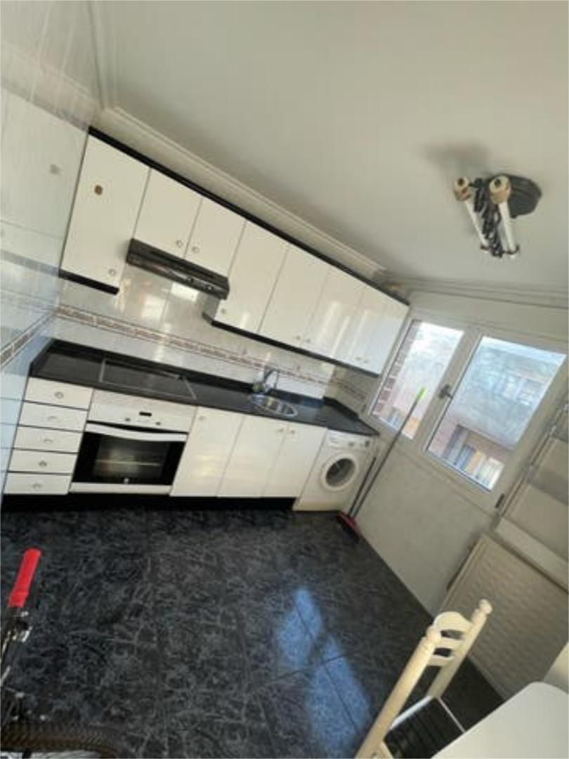 Cuina de Pis en venda en Gijón  amb Terrassa i Moblat