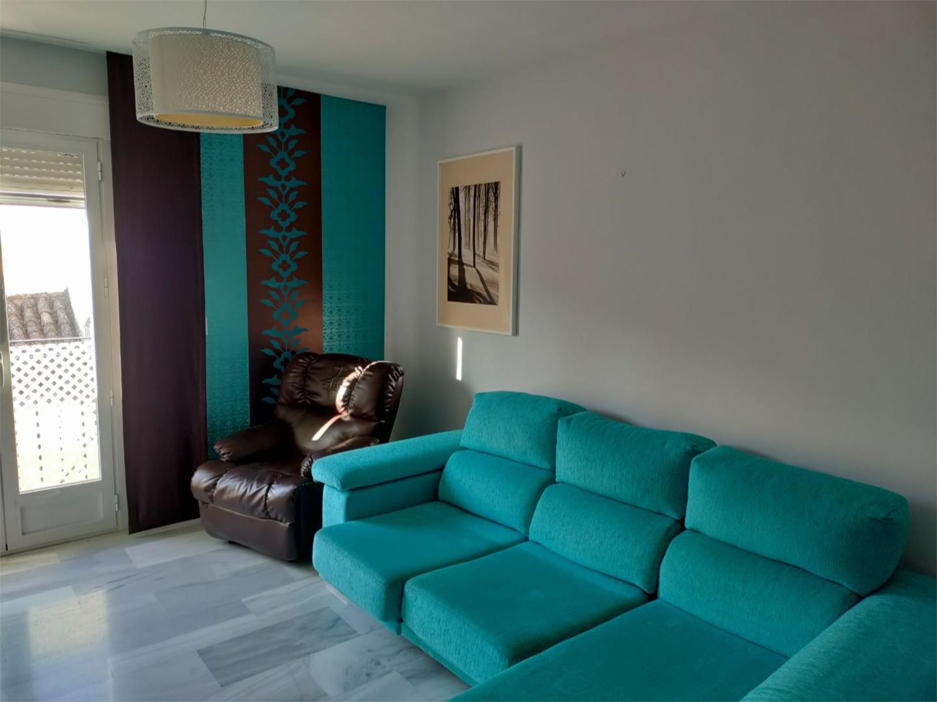 Sala d'estar de Pis de lloguer en Encinas Reales amb Aire condicionat, Calefacció i Moblat