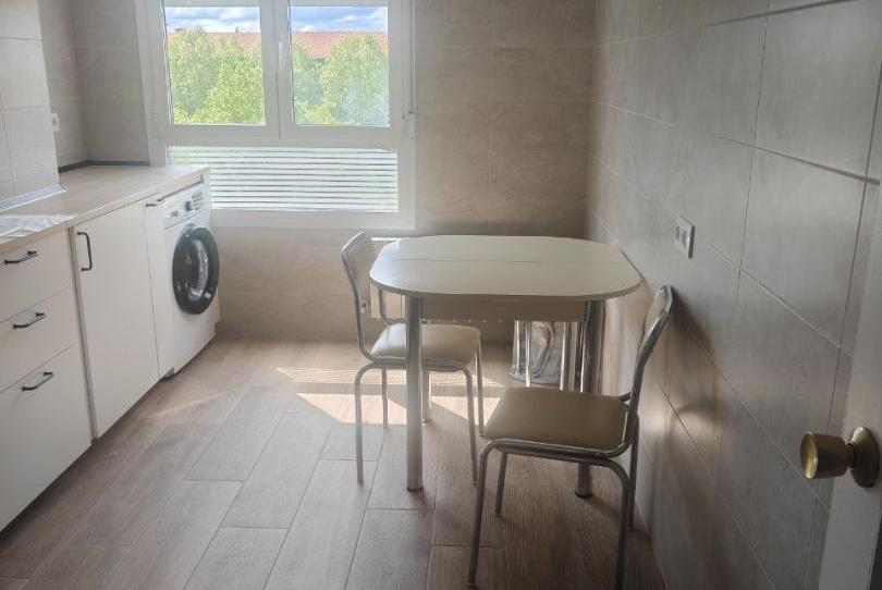 Flat to share in Jose Luis Gonzalo-bilbao Xenda, 3, San Martín, Vitoria - Gasteiz - image 1 Photo 1 of Flat to share in Jose Luis Gonzalo-bilbao Xenda, 3, San Martín, Vitoria - Gasteiz