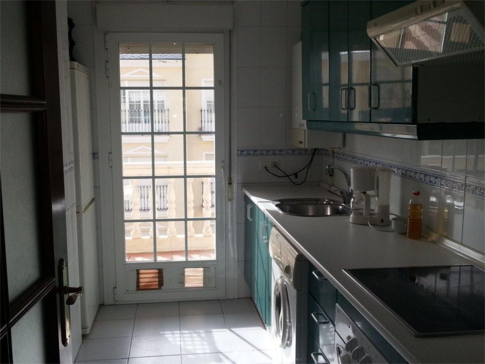 Kitchen of Flat for share in  Sevilla Capital  with Air Conditioner, Heating and Terrace