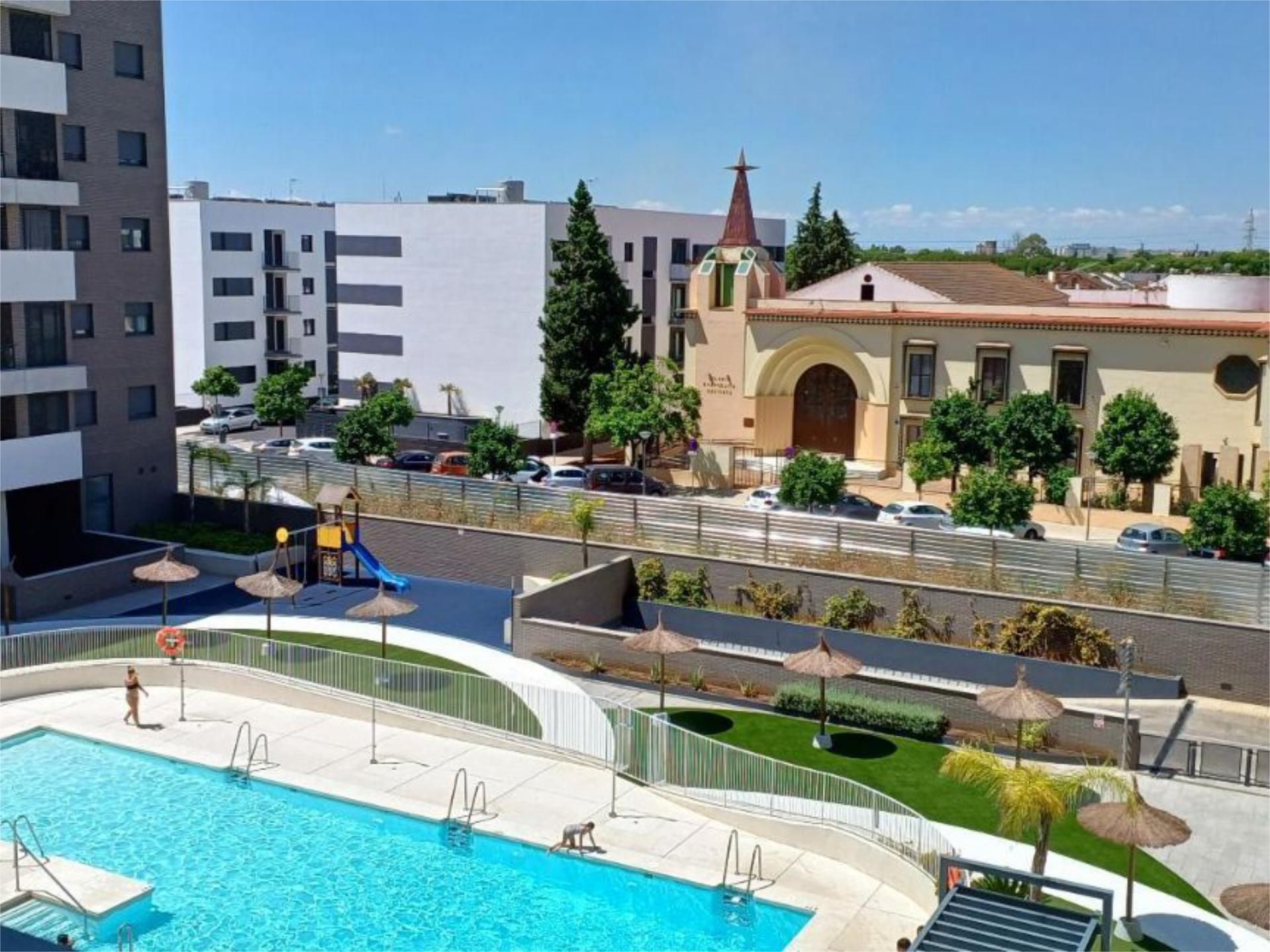Swimming pool of Flat to rent in  Sevilla Capital  with Air Conditioner and Swimming Pool