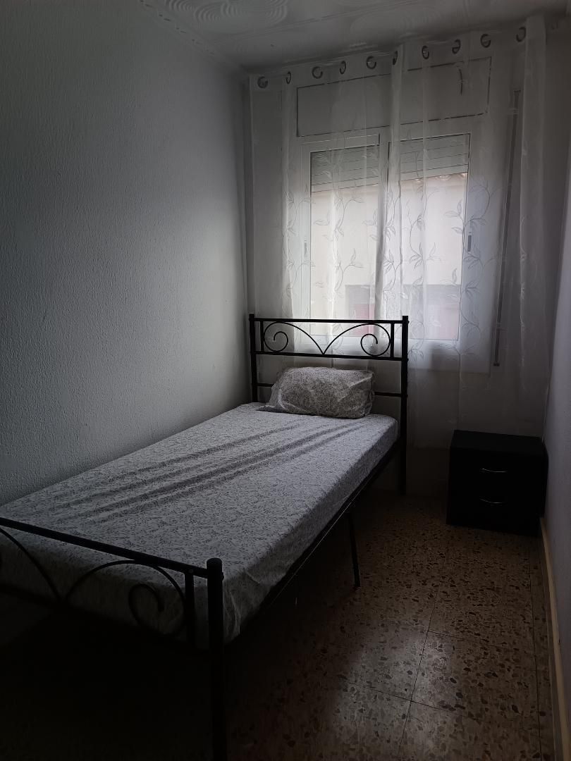 Dormitori de Pis per a compartir en Montcada i Reixac amb Internet i Videoporter