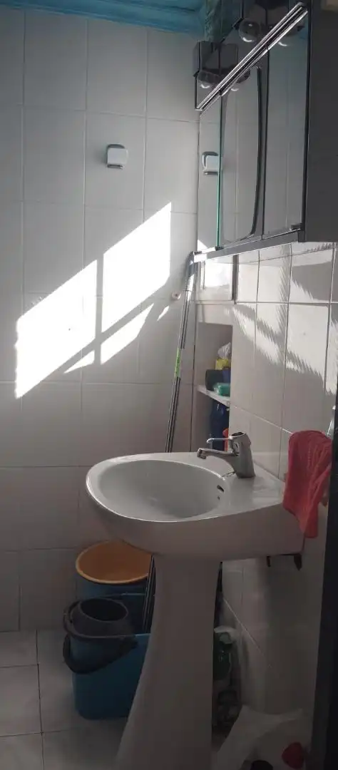 Bany de Casa adosada en venda en El Pedroso amb Terrassa, Traster i Moblat