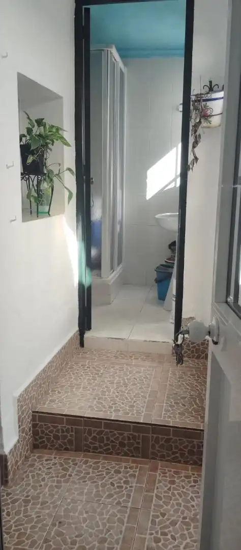 Bany de Casa adosada en venda en El Pedroso amb Terrassa, Traster i Moblat