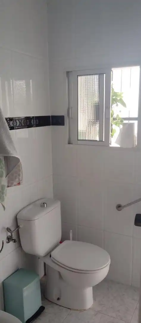 Bany de Casa adosada en venda en El Pedroso amb Terrassa, Traster i Moblat