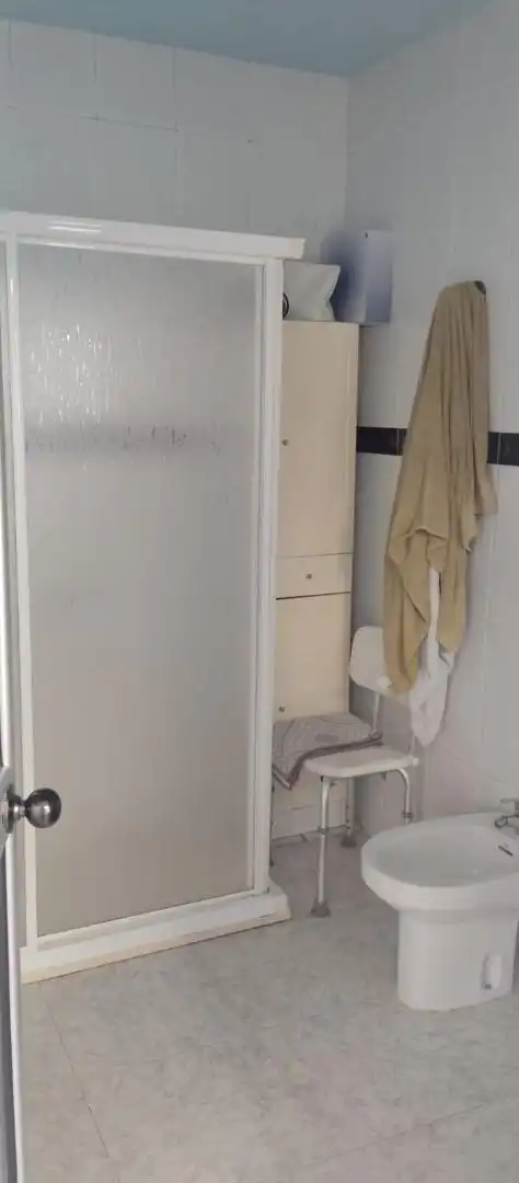 Bany de Casa adosada en venda en El Pedroso amb Terrassa, Traster i Moblat