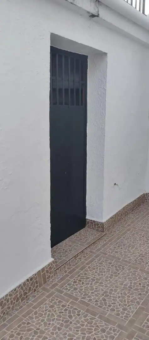 Vista exterior de Casa adosada en venda en El Pedroso amb Terrassa, Traster i Moblat