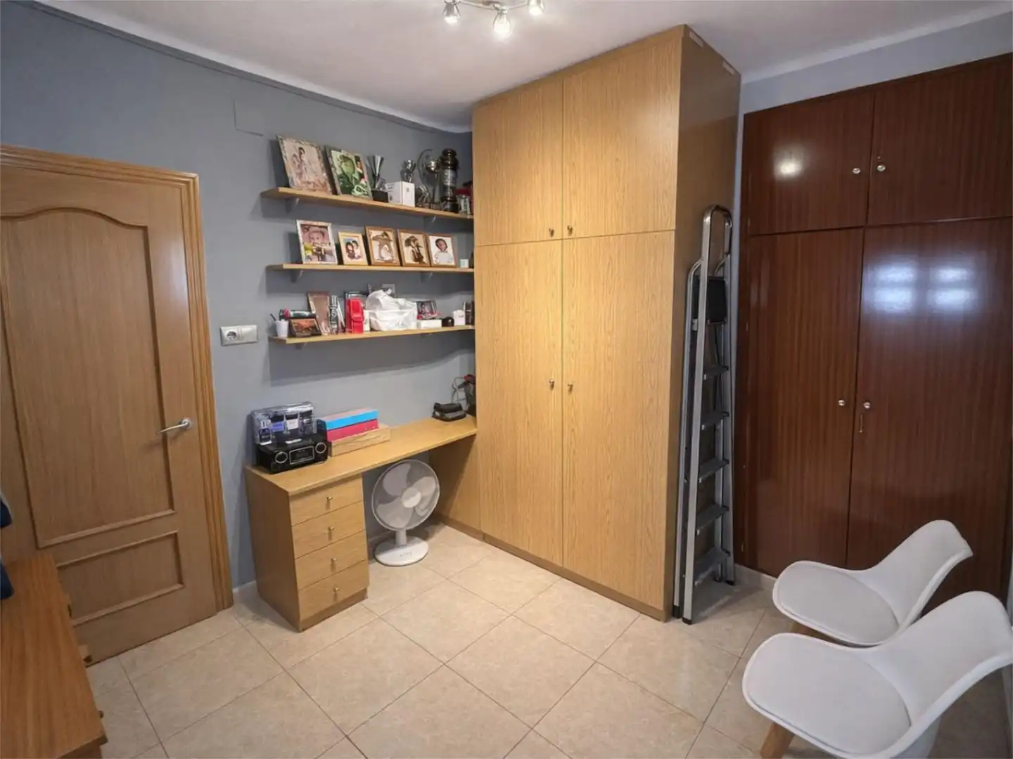 Wohnung zum Verkauf in Carrer de Josep Masgrau I Tió, 39, El Pedró Schlafzimmer von Wohnung zum Verkauf in Cornellà de Llobregat mit Klimaanlage und Terrasse