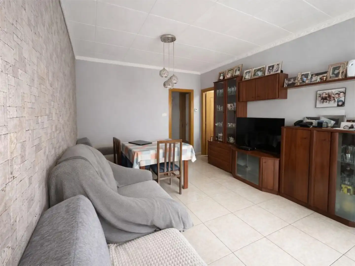 Wohnung zum Verkauf in Carrer de Josep Masgrau I Tió, 39, El Pedró Wohnzimmer von Wohnung zum Verkauf in Cornellà de Llobregat mit Klimaanlage und Terrasse