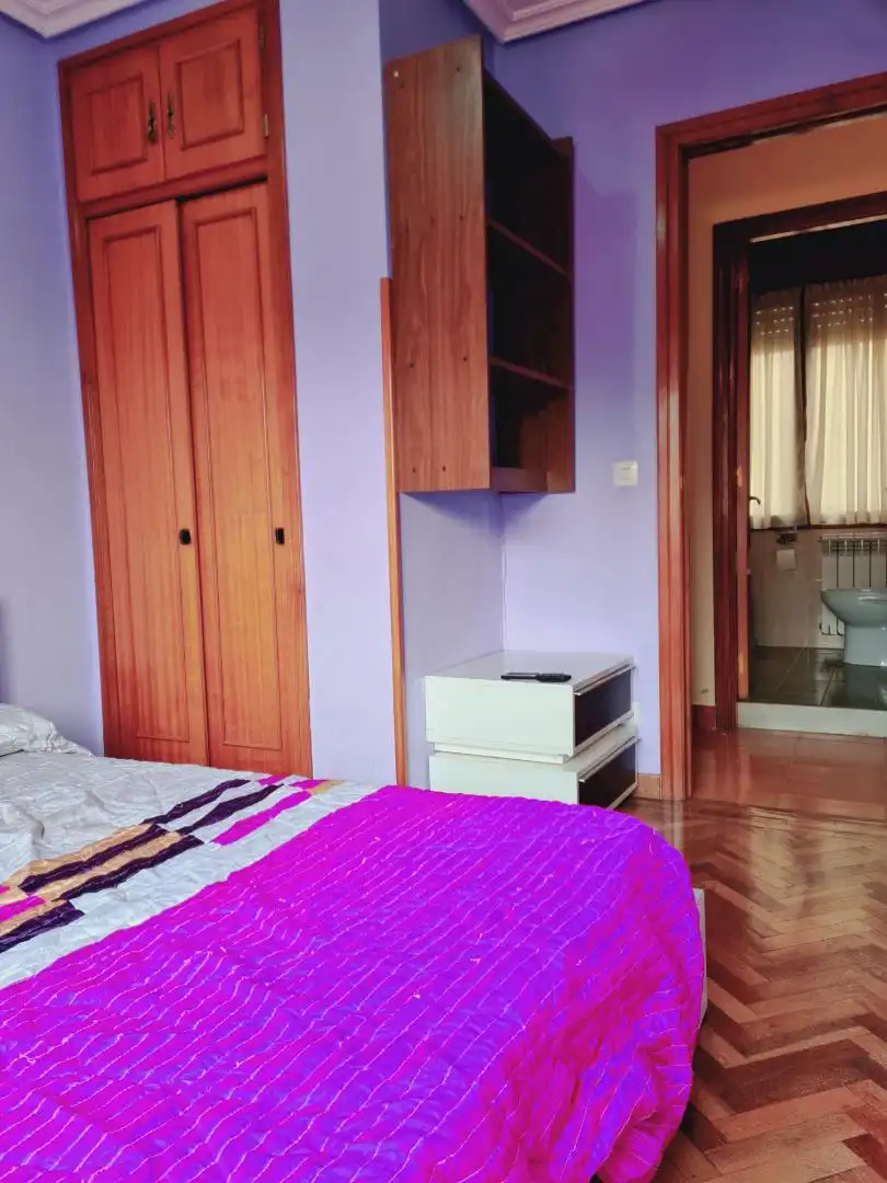 Pis en venda a Calle Rosal, 34, Centro - Casco Histórico Dormitori de Pis en venda en Oviedo amb Terrassa i Balcó