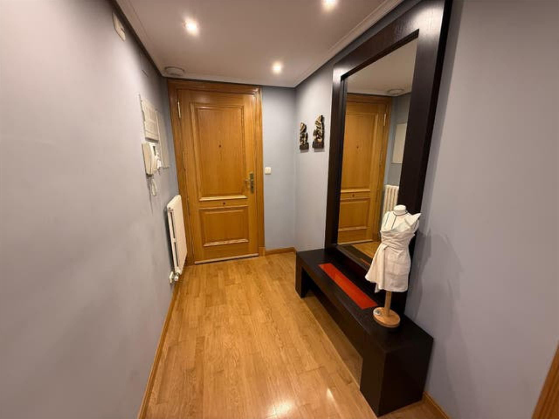 Piso de alquiler en  Zaragoza Capital con Calefacción, Terraza y Trastero