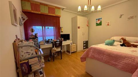 Foto 2 de Piso de alquiler en Miralbueno,  Zaragoza Capital