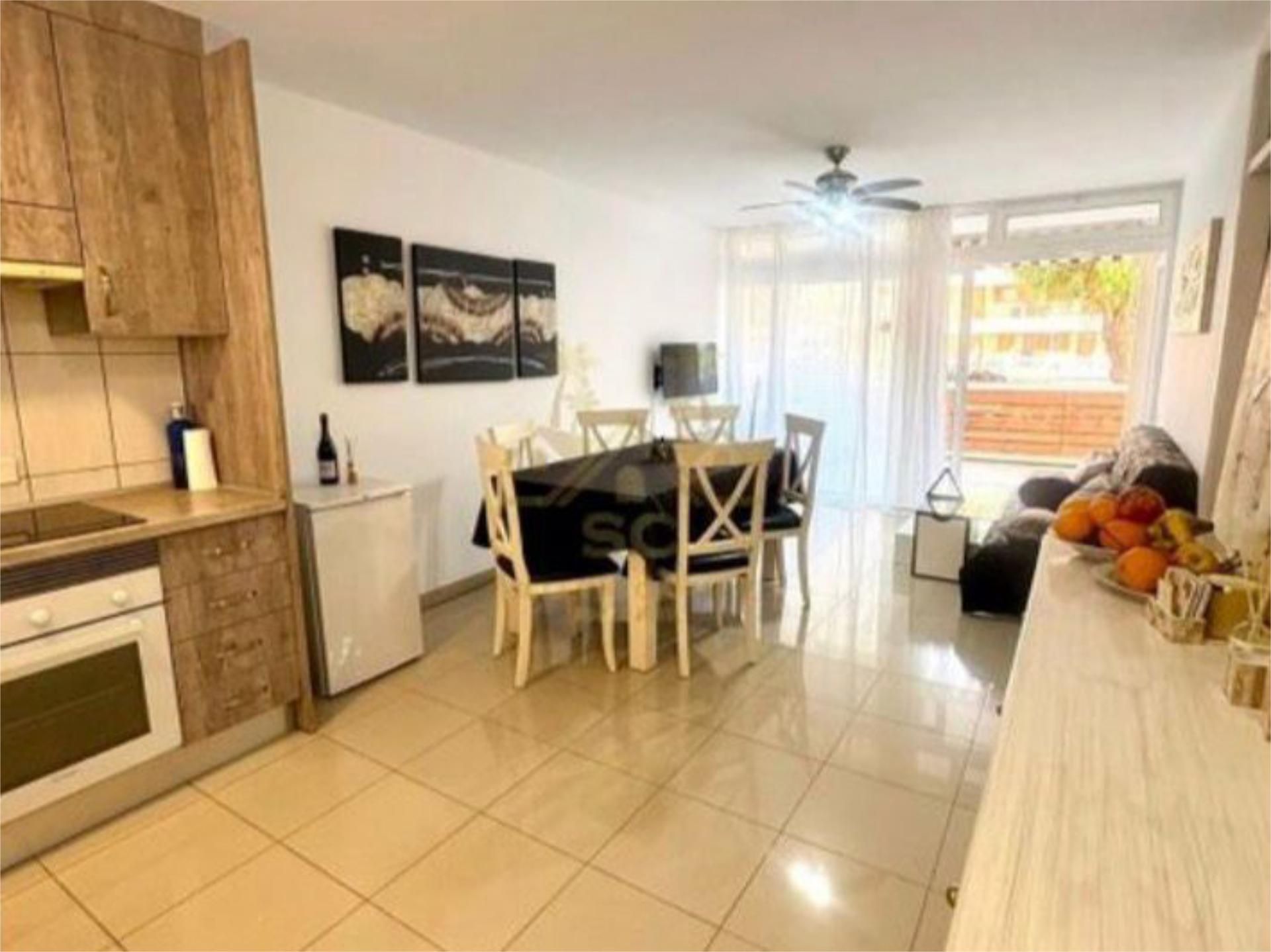 Vista exterior de Piso en venta en Arona con Terraza, Piscina y Amueblado